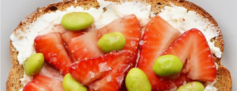 19 Energy-Boosting Breakfast Toasts