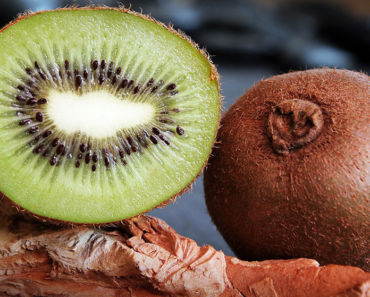 6 Reasons to Say “W00t WEEt Weee” for Eating Kiwi!