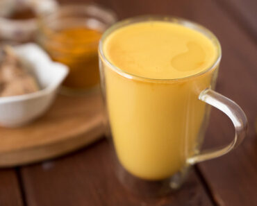 Detox Your Body With This Cleansing Turmeric and Ginger Tea Recipe