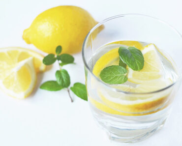 9 Amazing Health Benefits of Warm Lemon Water