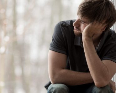 Are You Just Feeling Down Or Are You Already Depressed? 4 Signs To Watch Out For