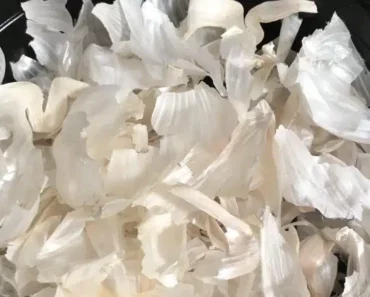 ​12 Uses of Garlic Peel That No One Told You