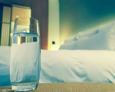 Don’t Leave a Glass of Water Next to Your Bed for the Morning – Here’s Why!